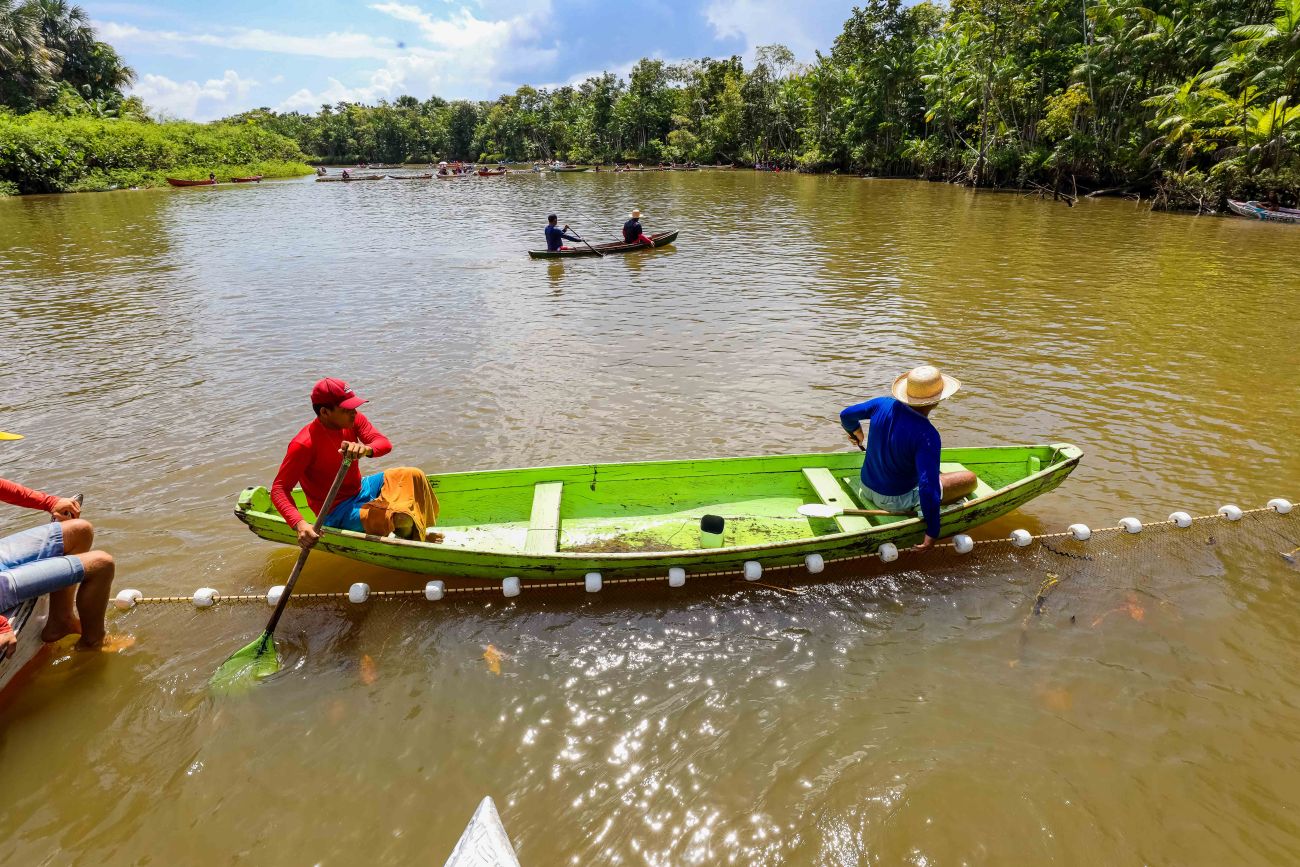 Pescadores no barco