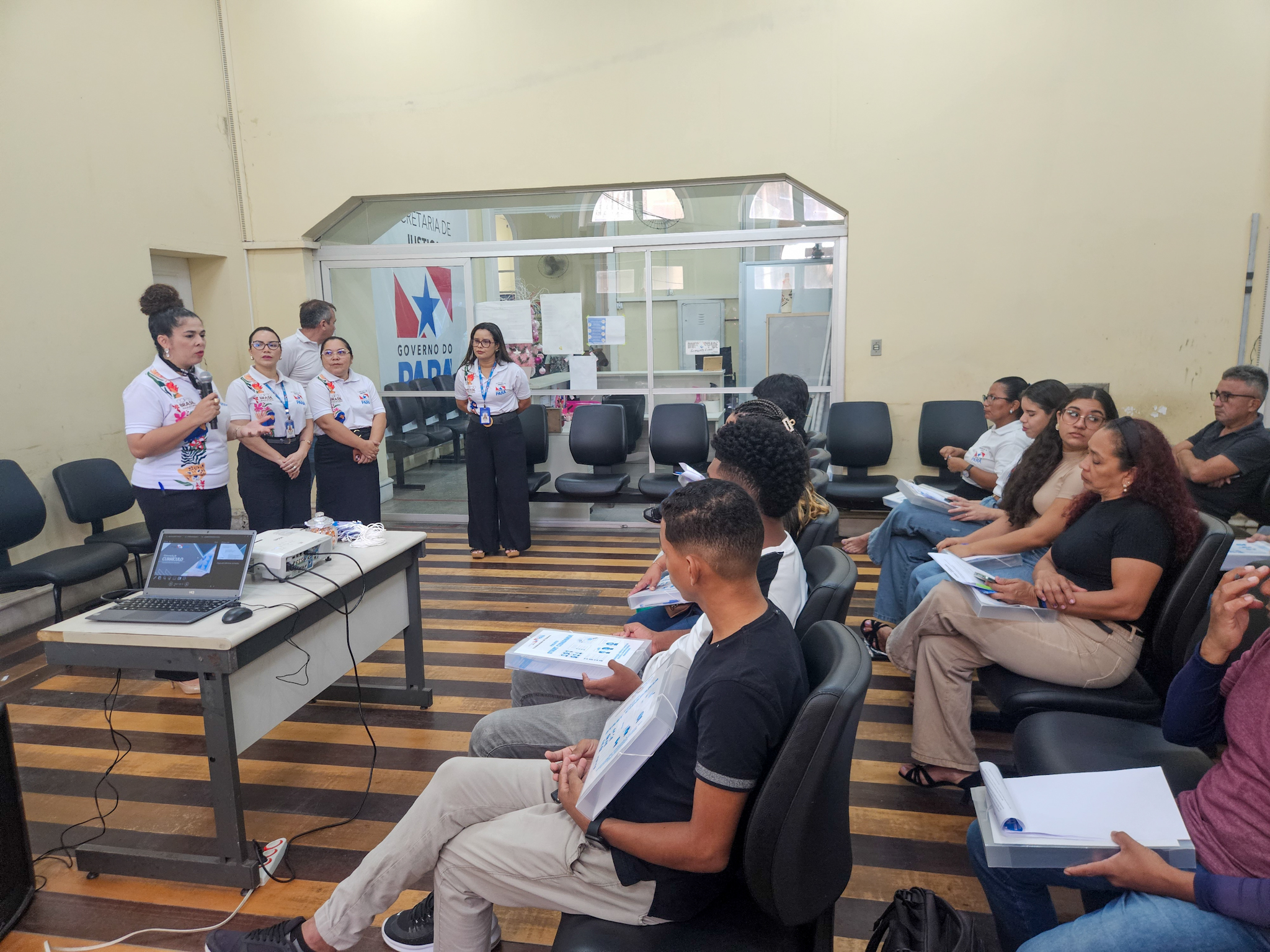 Curso de elaboração de currículo